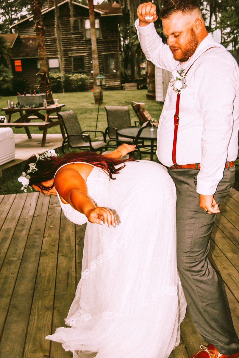Ariel_Dnaeee's tweet photo. 8.22.20 The day I married my best friend &amp; had the time of our lives 💃🤪 https://t.co/8ru4QsiOek