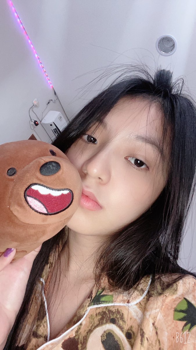 _shaniagracia31's tweet photo. Selfie pertama diumur 21. #GLO21OUSGRACIA https://t.co/zWkUpzot9E