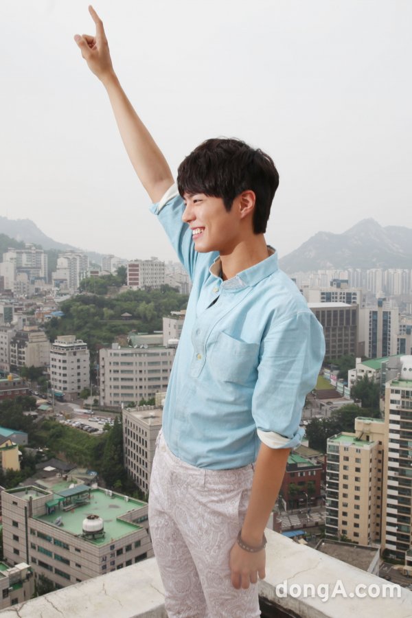 officialbogumph's tweet photo. 200831 Dong-A Photo Journalist:
Let's reveal the hidden images of stars we've met before. There are a lot of pictures that couldn't be released due to big and small reasons. I'm going to show you some pictures that I don't want to put on my external hard drive. Please enjoy it. https://t.co/RrPGT0Vk4V