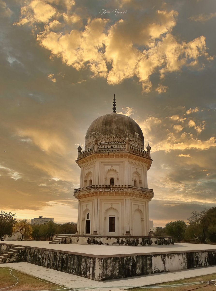 Jamshed Quli Qutb Shah's tomb. The only octagonal tomb that stands on high plinth comprising 2 levels. The main grave is chamber is double storied & covered with bulbulous dome.
#QutubShahiTombs #architecture #architecturephotography #architecturalhistory #heritagesite #Hyderabad