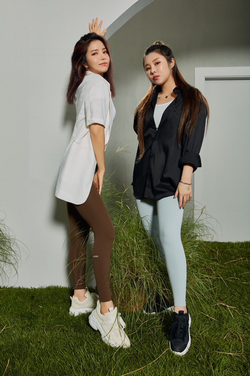 RBW_MAMAMOO's tweet photo. [#마마무]

건강한 애슬레저 문화를 선도해 가는
안다르(@andar_kr)의 뮤즈로 함께
하게 되어서 너무나 설레요😆

마마무와 안다르가 함께한 에어쿨링
레깅스 화보가 9월 1일 오전 10시에
첫 공개되니 많은 기대 부탁드려요🧡

#MAMAMOO #안다르 #andar https://t.co/wEV2eK71vc