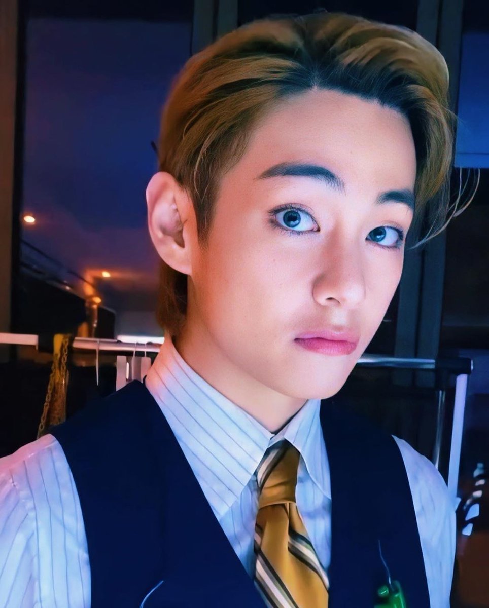 YuiNoona's tweet photo. Kimtaehyung 😍💜

You are really handsome😘

@BTS_twt @lockszcreenbts @bts_bighit @ARMYTEAMIID @BTSorbit @comma_bts @ArmyBase_Sweden @crackhead_tae @ccrlovehlh @taehyvngpics #taehyungedits #TaehyungDeservesBetter https://t.co/oEuRbtxX5H