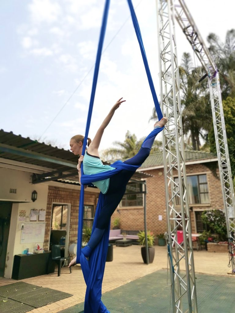 Back into the swing of things 😊 Emily enjoys the beautiful weather out on the silks 🙂

#thecirk #thecirkhouse #silks #circusfitness