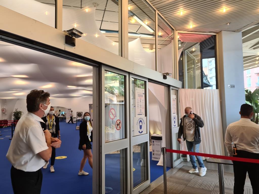 EricCluzeau's tweet photo. #TDF2020 pour #OrangeEvents c'est aussi le #lab de nos #innovationsdigitales avec #EventVirtuel #conferencedepresse et #comptagedesflux #salledepresse @pldeguillebon @BertrandRojat @AnneRodhain @ChristineBlanc2 https://t.co/1xJKkFKLZB