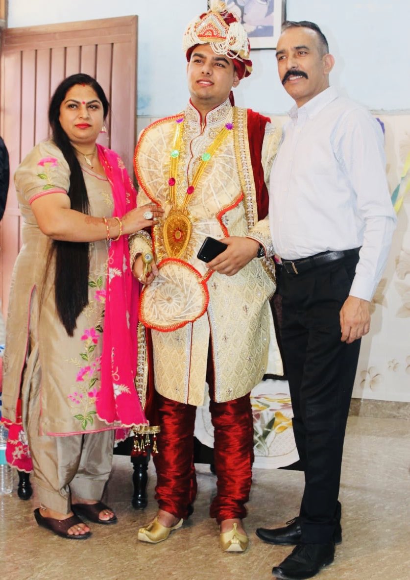 Raju di grew up with us and at the age of 21 mom married her to Bhumi Jiju, they live in Chandigarh, this week her son Bhanu got married, when I received the lovely pictures of the couple my mother said in passing the girl is a Brahmin, this will never be shown in any news 