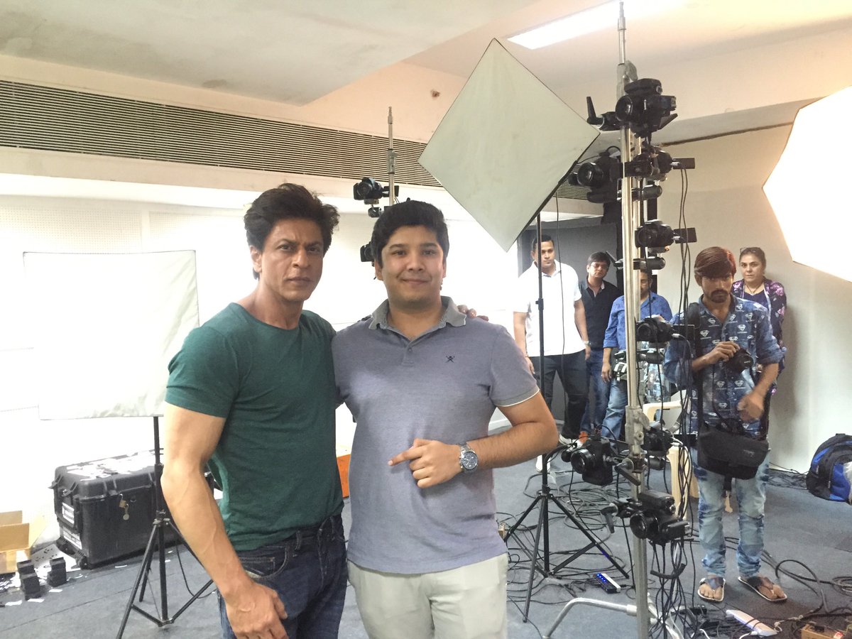 ICEStudiosIndia's tweet photo. At the sets of ZERO 3D scanning @iamsrk    #3dscanning #photogrammetry3dscanning #vfx #cgi #digitaldoubles #digitalhumans #bollywood #volumetriccapture #ar #vr #xr #mixedreality #SRK #virtualproduction #ShahRukhKhan https://t.co/WsJ2Dvmkvz