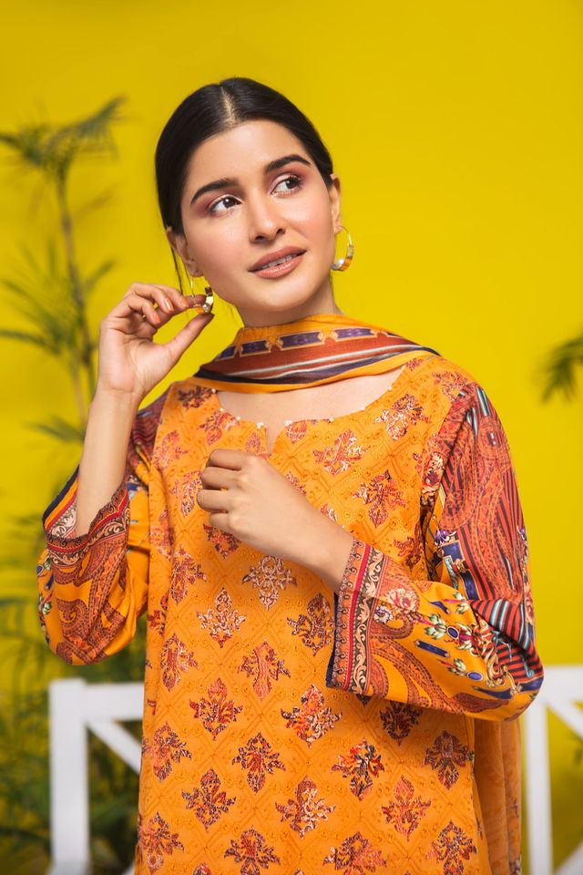 ZVbrand's tweet image. Go for this beautiful digital printed &apos;SAWAN&apos; Embroidery dress. Order now from our website or contact us directly on our FB page.  

#SAWANcollection #BrandZeevaro #Zeevaro #ZeevaroFabric