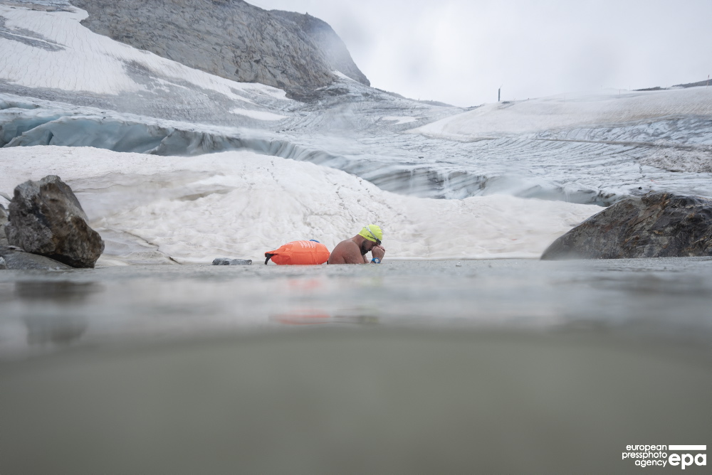 Austrian ice swimmer Josef Koeberl sits in glacier water at HintertuxGlacier at over 2,600m, near Hintertux, Austria, as training for his attempt to break his own world record of 2h08m47s in the category 'Longest Duration Full Body Contact With Ice'. 📷 epa-efe / Christian Bruna