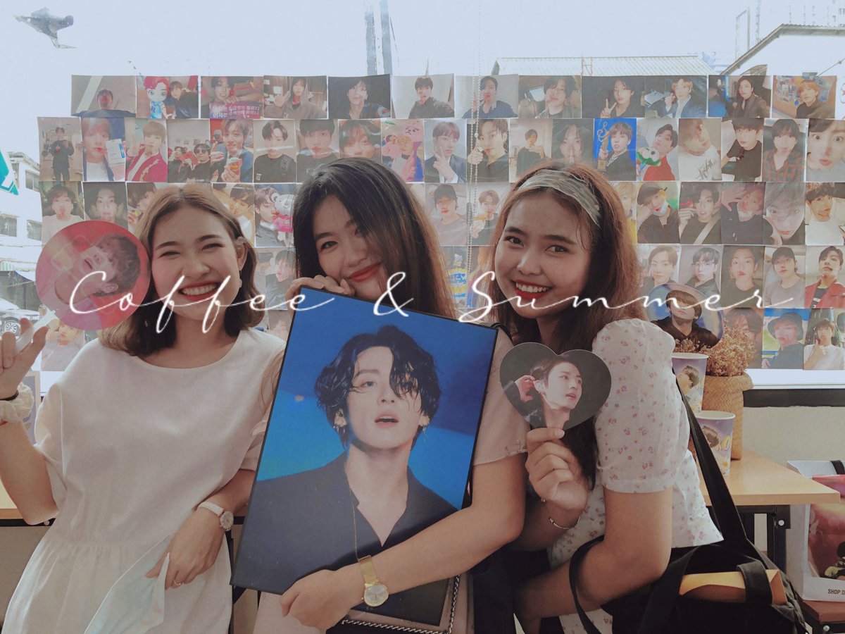 dream00ST's tweet photo. วันที่ 29 ไปปัญญาคาเฟ่มา ไปทุกครั้งก็มีความสุขทุกครั้งเลยได้ทำบุญให้มูลนิธิด้วย อารีที่ทุกคนก็น่ารักกันมากๆ กะว่าจะเอารูปนี้กลับบ้านแต่เจ้าของ@TAEKOOKie_BKK หวงมากค่ะ 55555555 ภาพรวมคือดีมากๆค่ะ รักก 💜💜
@praewpannip @thisismeeng ( #PRADADA )
#HappyJungkookDay 
#PurpleDestiny_JK https://t.co/ANcjv0OgWx