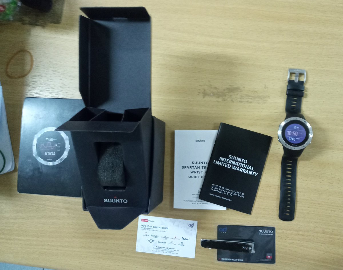 WTS Suunto Spartan Trainer.  Pemakaian pribadi kurleb 1 tahunan. Mint condition, dus, kabel data, manual book dan kartu garansi masih ada. Baterai masih strong. Harga 3 juta. Utamakan COD. Thanks!