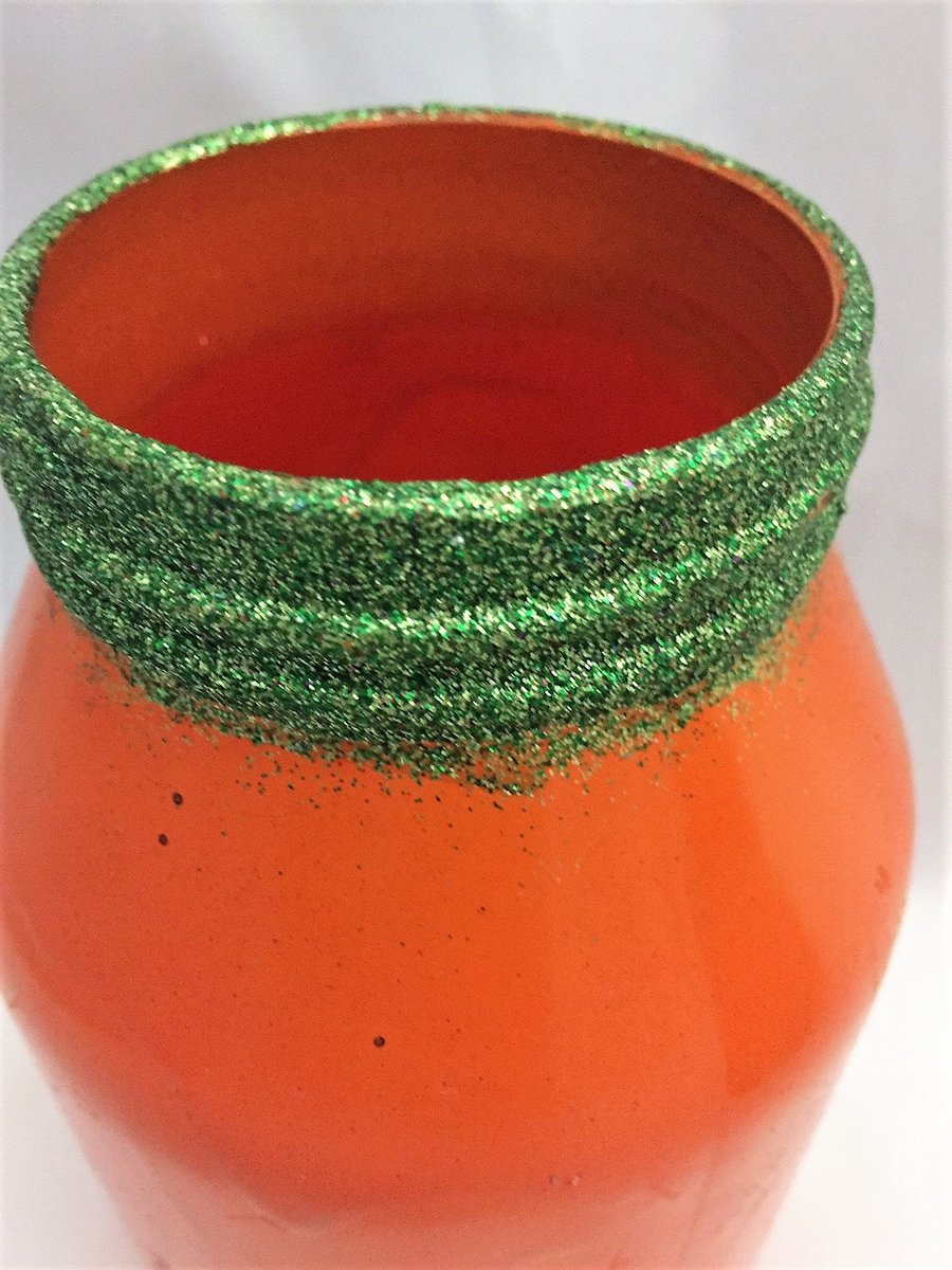 KraftyMcKrafter's tweet image. Pumpkin painted mason jars set of 2, Halloween home decor, Fall kitchen decor tuppu.net/cf66dbaf  #FallKitchenDecor