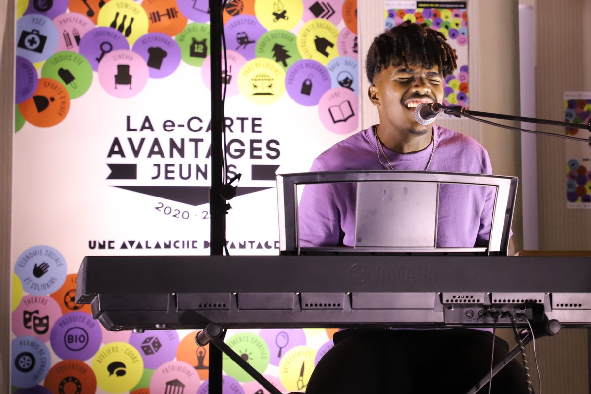 La Carte Avantages #jeunes devient la e-Carte Avantages Jeunes en version 100 % dématérialisée. 
Dès le 1er septembre, les moins de 30 ans pourront encore plus facilement profiter de 3⃣ 2⃣0⃣0⃣ réductions et gratuités. #RENTREE2020  
➡️bit.ly/34JV8br