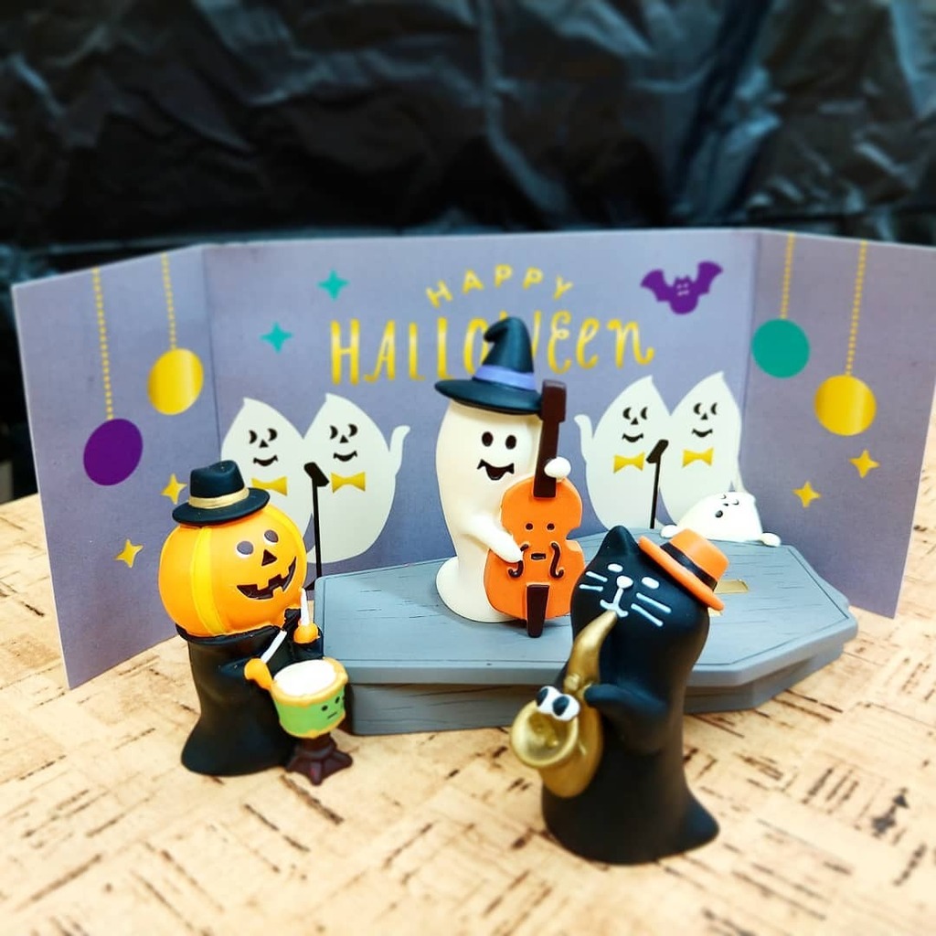 j_pepies's tweet photo. 8月も今日で最後。
9月から #ハロウィンまで #concombre 三毛猫BARは毎晩 🦇OBAKE JAZZ NIGHT👻🎃🌙*゚
おばけJAZZバンドの演奏をお楽しみください♪
*
#decoleconcombre #コンコンブル #ハロウィン #halloween #jazzlover #ミニチュア好き #広島雑貨屋 #PEPIES https://t.co/xkrCJkGdzh