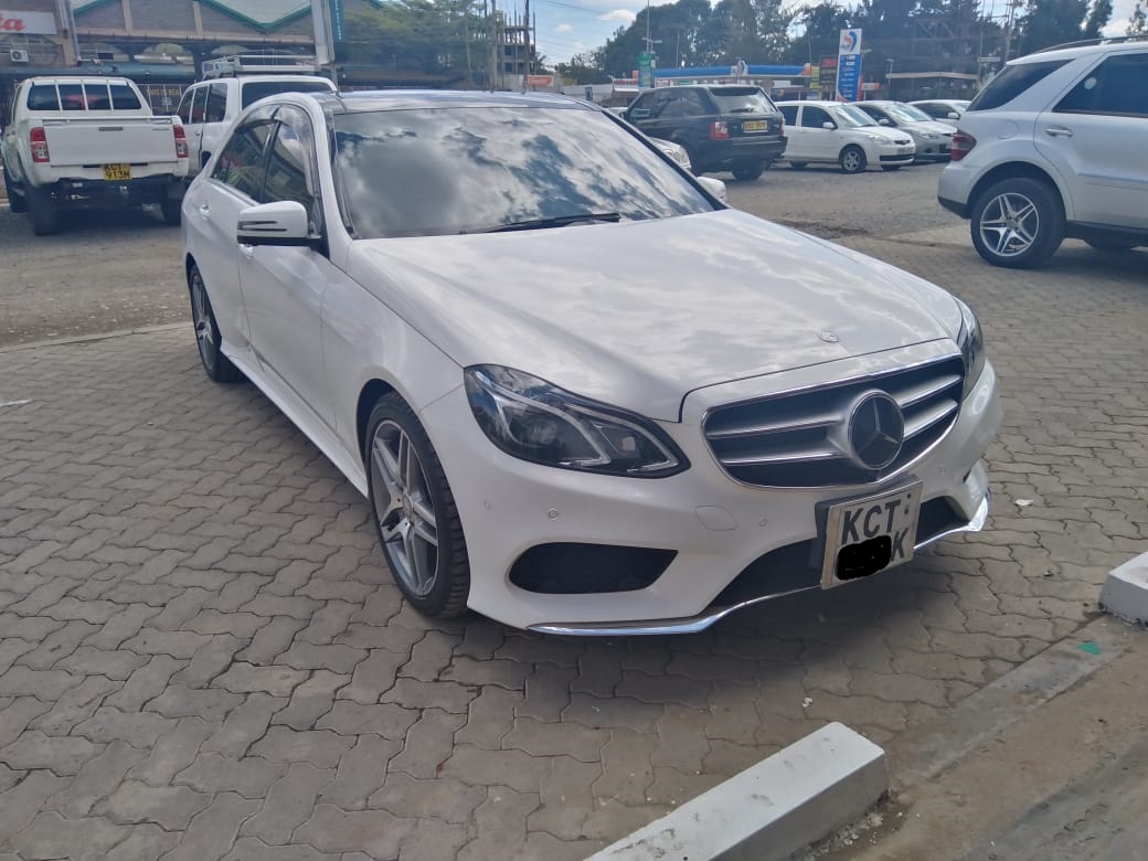 AutosHampton's tweet photo. Mercedes-Benz E Class 350, 2015, New Shape, Pearl White, Black Leather and Wood-trim Interior, Full Sun Roof, Nav System, Surround Stereo, 2000cc, Petrol, Chrome Wheels, Multi-Function Steering Wheel, Many Extras https://t.co/1kPB8LH4sw