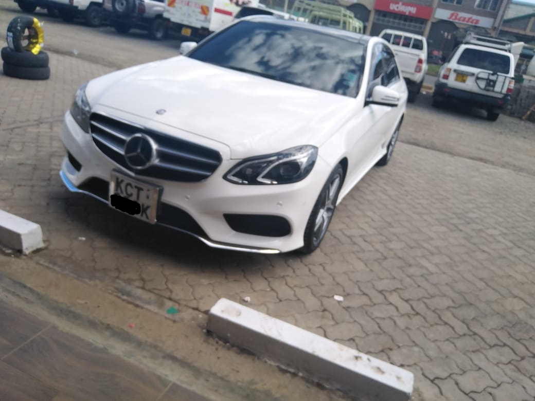 AutosHampton's tweet photo. Mercedes-Benz E Class 350, 2015, New Shape, Pearl White, Black Leather and Wood-trim Interior, Full Sun Roof, Nav System, Surround Stereo, 2000cc, Petrol, Chrome Wheels, Multi-Function Steering Wheel, Many Extras https://t.co/1kPB8LH4sw
