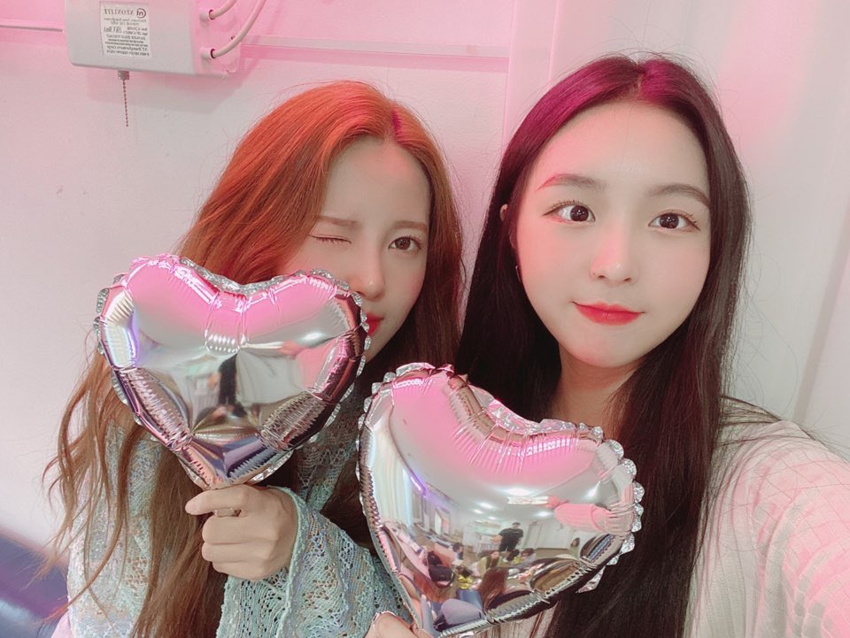 FranceAriaz's tweet photo. [📷 | UPDATE | 31/08/20] @official_ARIAZ

#아리아즈_주은 #Ariaz_JuEun

Achoos ㅠㅠ Il pleut beaucoup dehors, donc tout le monde doit faire attentionㅠㅠㅠ😭😭😭😭 Je suis à la maison avec SiHyeon Unnie ㅎㅎ! Méfiez-vous du virus ! Faites attention ! Très très attention !!♥️♥️♥️ https://t.co/TqMVqNBSG8
