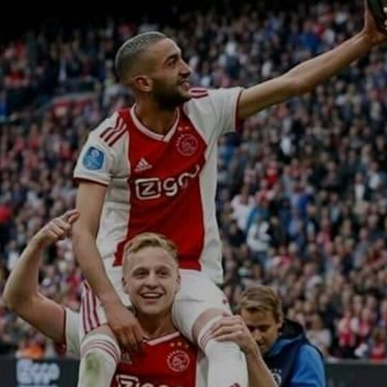 Kenteweaver9's tweet photo. Strong machines can carry any load. Welcome to Manchester United Van de Beek #GGMU #MidfieldMachine https://t.co/ktkbvqyVLk