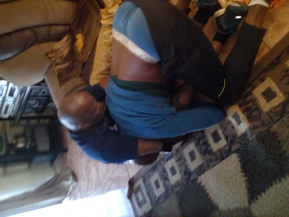 Ndzundzu (pictured where he's allegedly choking Mjekula) says he's planning defamation charges against Mjekula. The incident, in which Ndzundzu allegedly wielded a knobkierie, resulted in a hairline fracture in Zoliswa Mjekula's ulna. (7/7)  https://www.netwerk24.com/Sport/Krieket/dis-rassisme-se-ksa-benoemde-na-vrae-oor-saak-teen-hom-20200830?  @Netwerk24