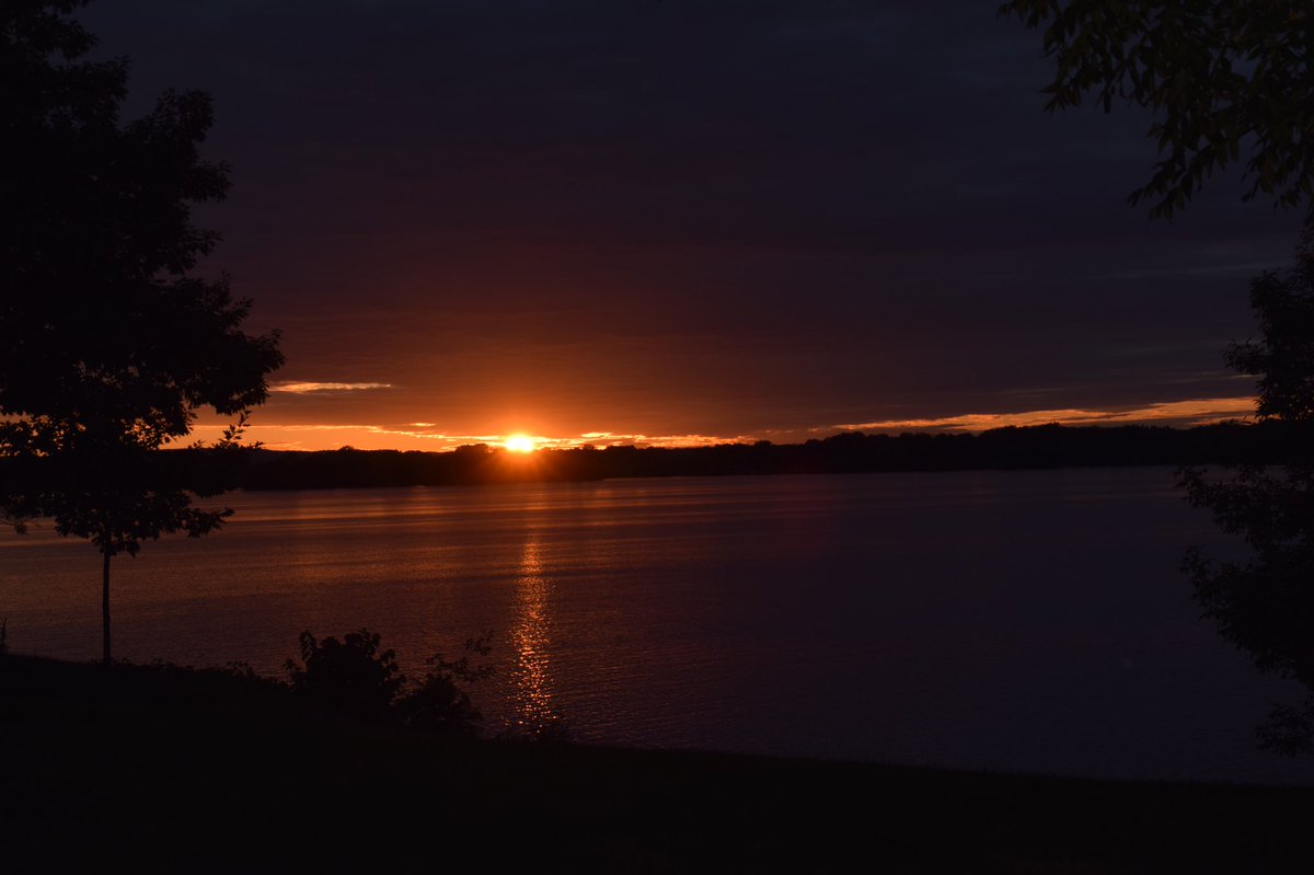 Sunset over the <a href="/BAY_OF_QUINTE/">Bay of Quinte Region</a> 🌅
.
<a href="/KelseyMcEwen/">Kelsey McEwen</a> <a href="/YourMorning/">CTV Your Morning</a>