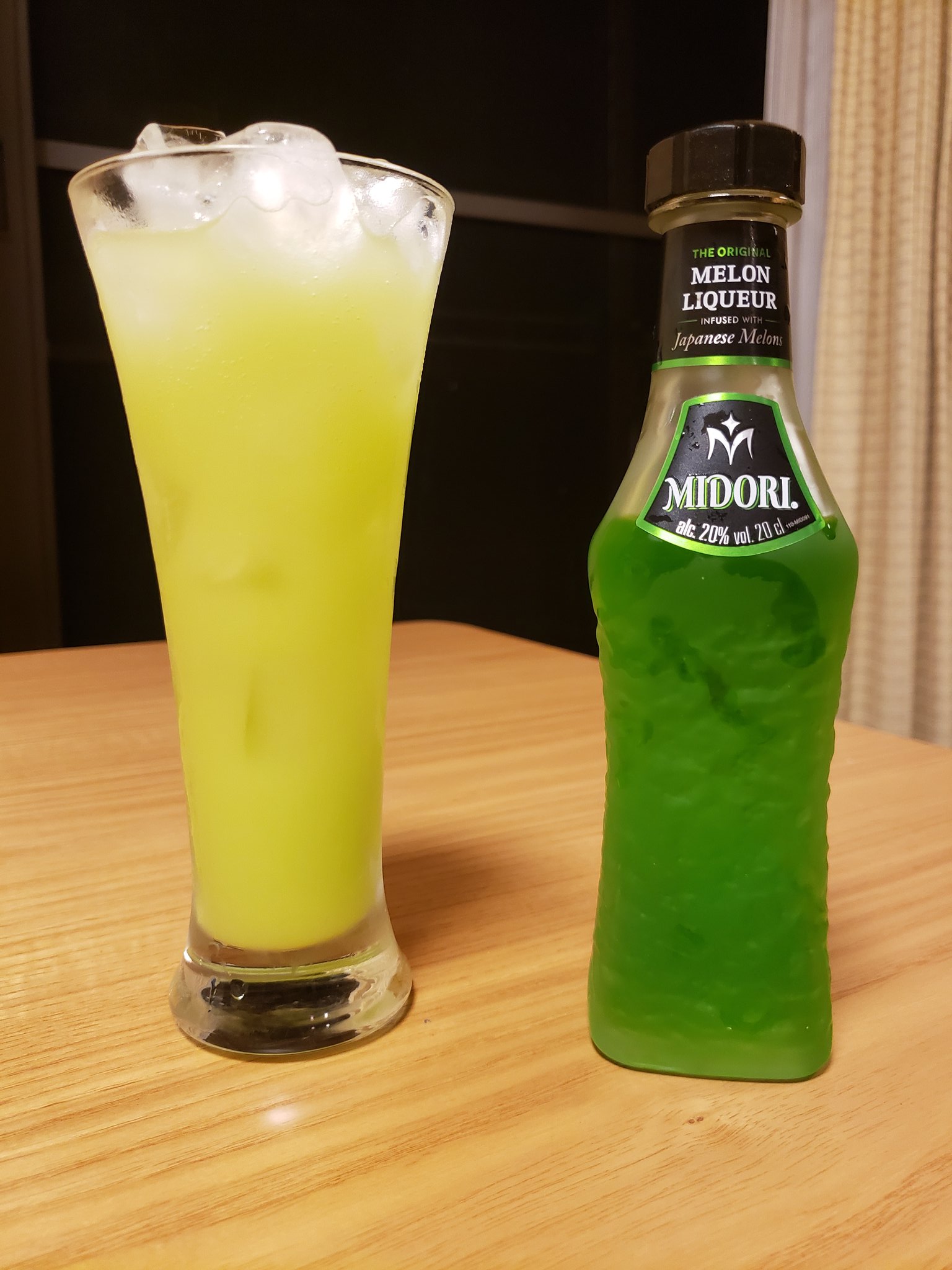 有野クロウ 新しいリキュールを仕入れたので早速作った ミドリ メロンリキュール カルピス 原液 を混ぜて炭酸で割った カクテル 味はメロンクリームソーダですw T Co Wyxiyvni0p Twitter 有野クロウ 新しいリキュールを仕入れたので早速作った ミドリ メロンリキュール カルピス 原液 を混ぜて炭酸で割った カクテル 味はメロンクリームソーダですw T Co Wyxiyvni0p Twitter