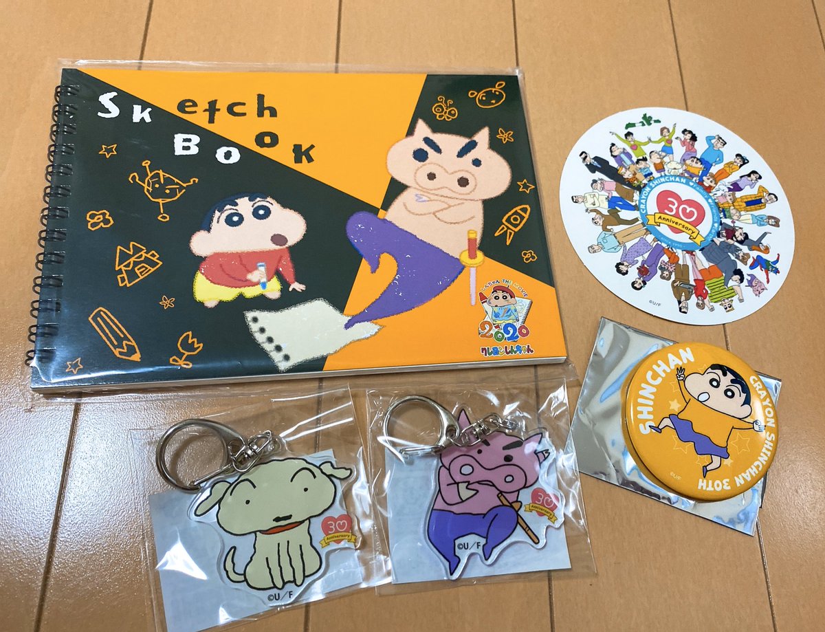 今日池袋の原作30周年記念のポップアップショップ行って少しだけグッズ買った!(お財布と相談した結果)

お目当てのグッズ完売してて萎えたけど、缶バッジ1つだけ買ったら30種類ある中しんちゃん当たって超テンション上がった!!!☺️☺️ 