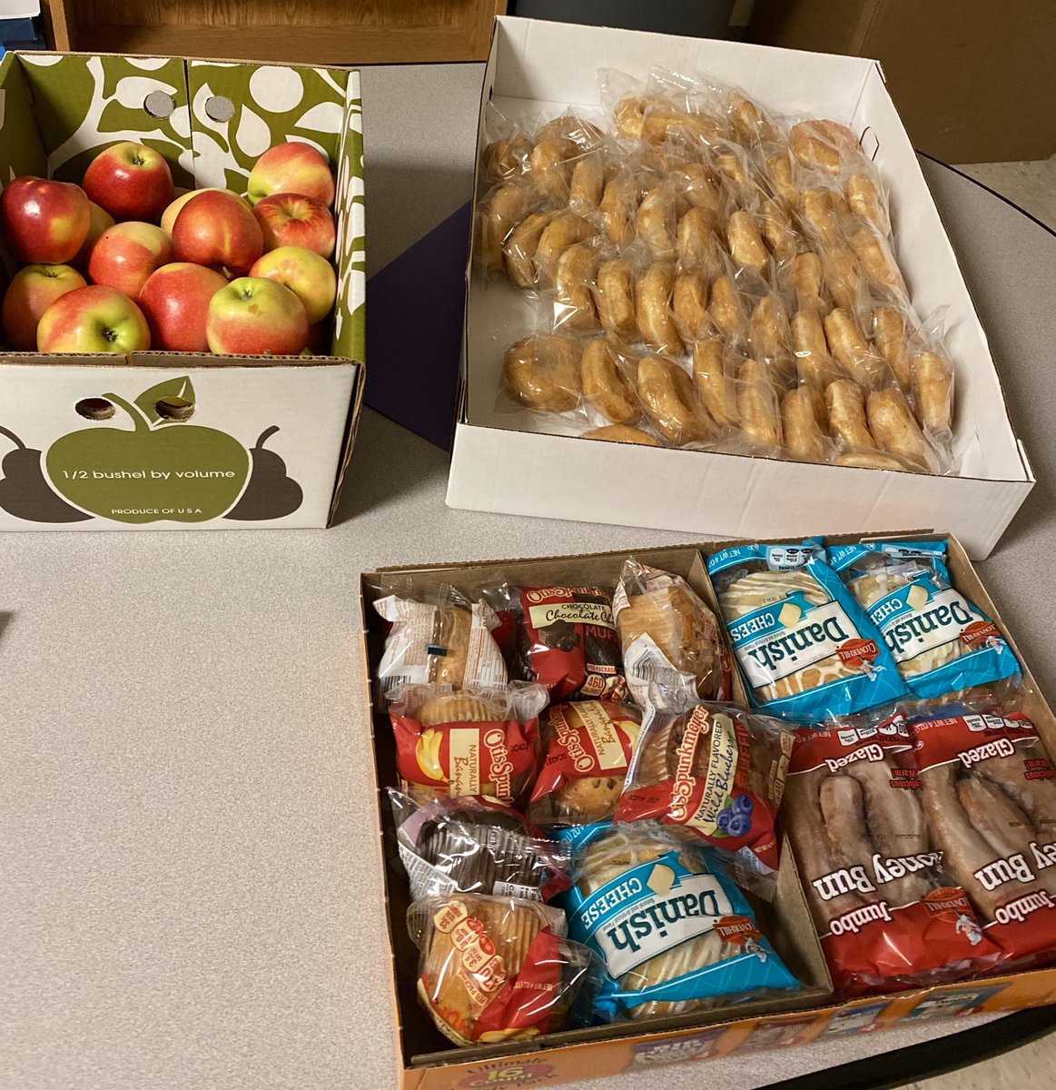 Thank you Seniors for your donation of treats for our staff today. #wcpsmd <a href="/SmithsburgHigh/">@Smithsburg High School</a>