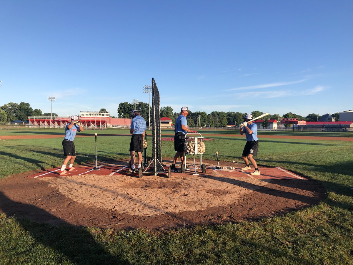 UOlivetBaseball's tweet photo. Comets are getting better early this morning. Fall ball is under way! https://t.co/6C5VRwr3JV