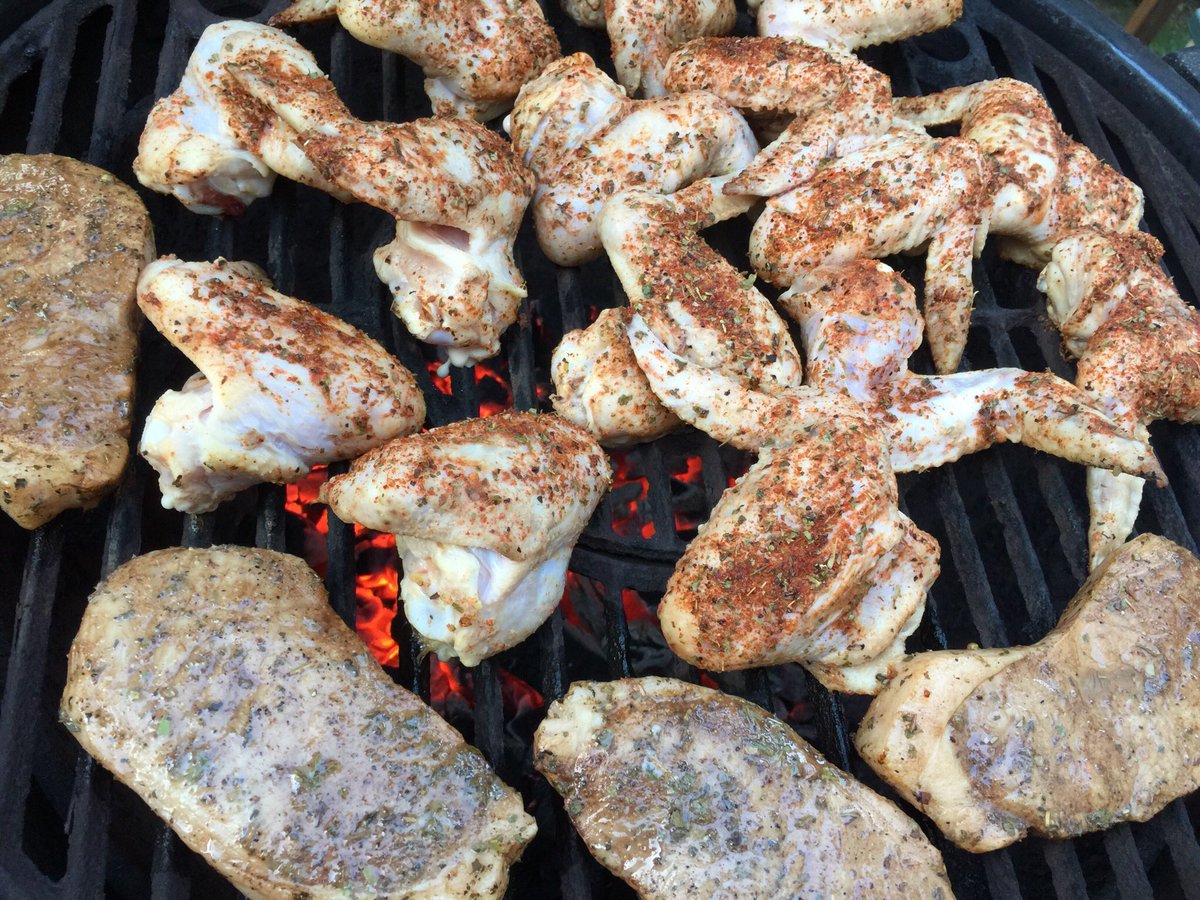LivinghealthyHQ's tweet photo. Wow #sundaynightdinner customer photos ~ all from our warehouse. #gerbersamishfarms chicken wings 🍗 using a Brown Eden Mustard base and our exclusive @salt_sisters #bbqrub 🔥 So good!! Let’s have a great week!
#natureswarehouse #livinghealthy #cookforfamily https://t.co/LmLygNVxkP