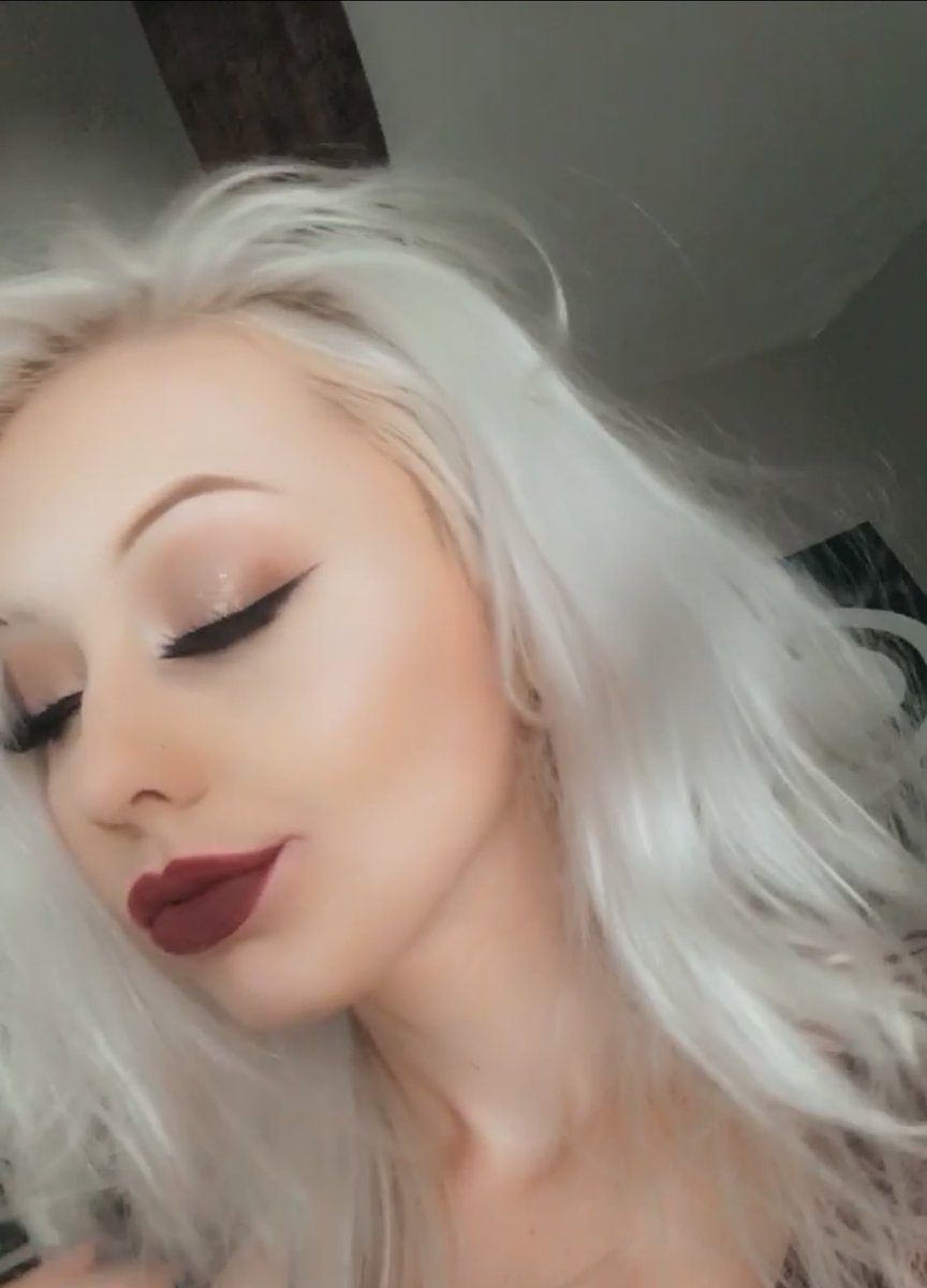 PrincessLeah0's tweet image. Cause I needed a new profile pic and I was feeling myself 💁🏼‍♀️💕 #crazyasshair #awkwardhand