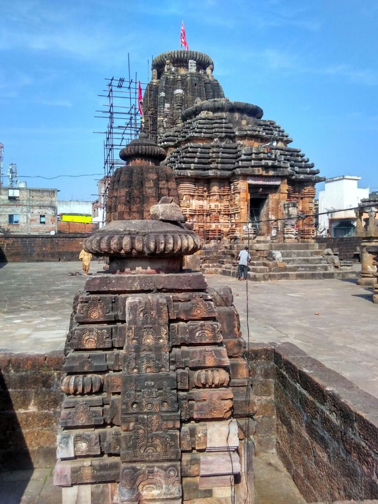 Nandi can be found in raised Mandapam similar to the one found in the south temple. There are two Deepa Sthambams can be found near Nandi mandapam. Sculptures and reliefs of Dikpalas, Amorous couple, Nayikas, Vidalas, Erotics, elephant procession can be found around the shrine.