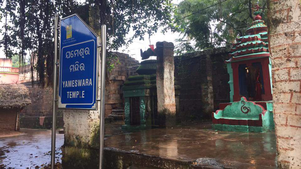 Nandi can be found in raised Mandapam similar to the one found in the south temple. There are two Deepa Sthambams can be found near Nandi mandapam. Sculptures and reliefs of Dikpalas, Amorous couple, Nayikas, Vidalas, Erotics, elephant procession can be found around the shrine.