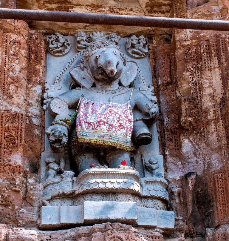 The exterior walls as well as the vimana are intricately decorated with sculptures and reliefs like dancing girls, amorous couples, ladies riding lions, elephant procession, Nagas, etc.