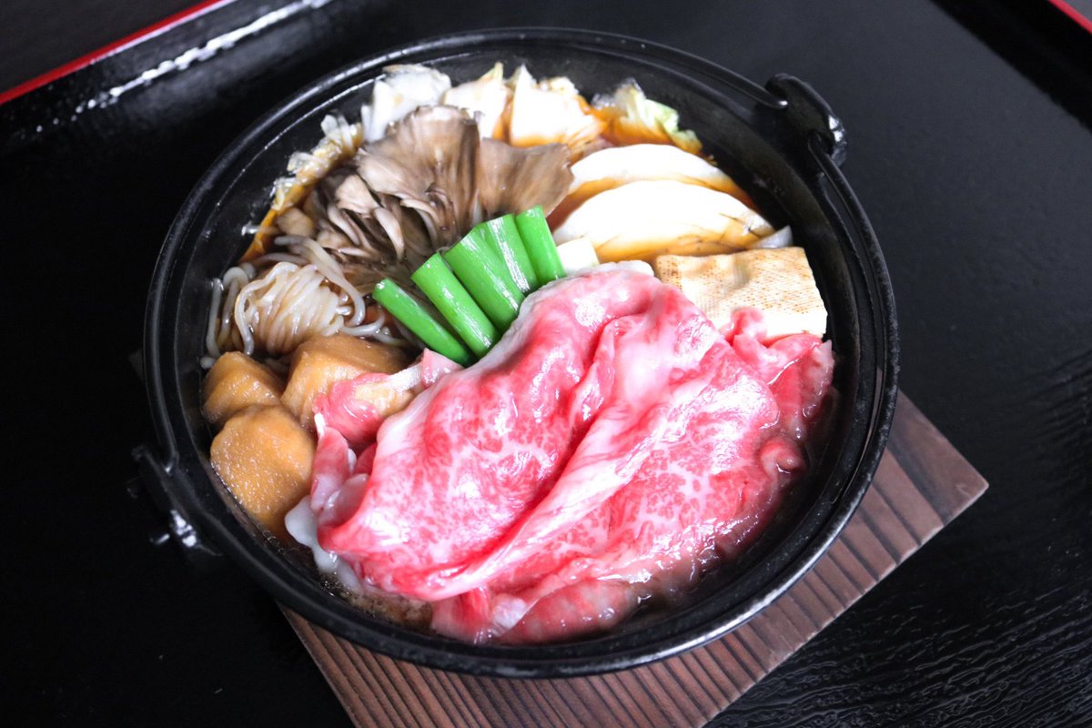 京都山科ホテル山楽 近江牛のすき焼き御膳 ランチ A5ランクすき焼き御膳 5 500円 11 30 14 30 L O 14 00 ディナー ご予約限定 すき焼き御膳 3日前要予約 3 850円 ランクによって金額が異なります 17 30 21 00 L O 30 ランチ ディナーで