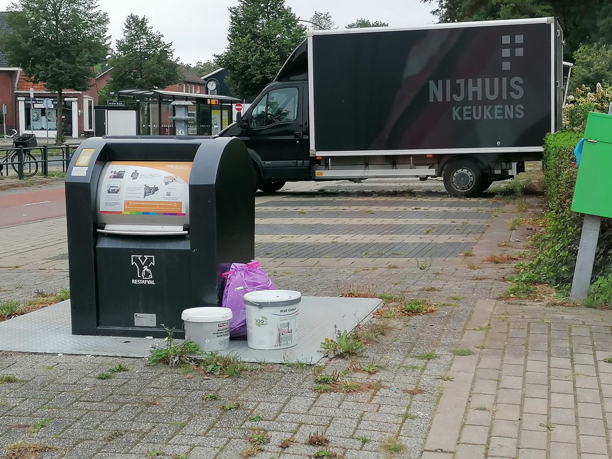Biercomponist's tweet photo. oldenzaalsestraat naast begraafplaats https://t.co/iAbnSMjOhp