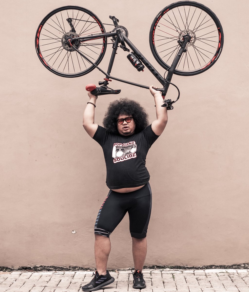 Karena aku mantan model ternama, sepedaan harus fashionable. Outfitnya beli di e-commerce &amp; bayarnya pake Pay Later Kredivo dlm 30hari bunga 0%. Flexible, gk ribet harus masukin nomor kartu, tinggal sikaat pas ada diskon.
Klen pake <a href="/kredivo/">Kredivo PayLater</a> buat belanja apa guys? #friendlyflower