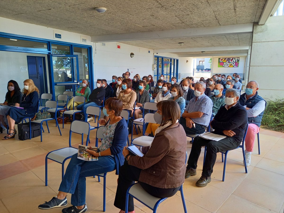 LPADERSamatan's tweet photo. Pré-rentrée des personnels #ClementAder dans nos espaces extérieurs. Nouvelle année, nouveaux arrivants, nouveau proviseur. Des projets autour des élèves pour les prochaines années à decider & mener #ENSEMBLE
Et créer du lien dans l'établissement!
#AmbitionScolaire #Pédagogie https://t.co/jgrYibCn3m