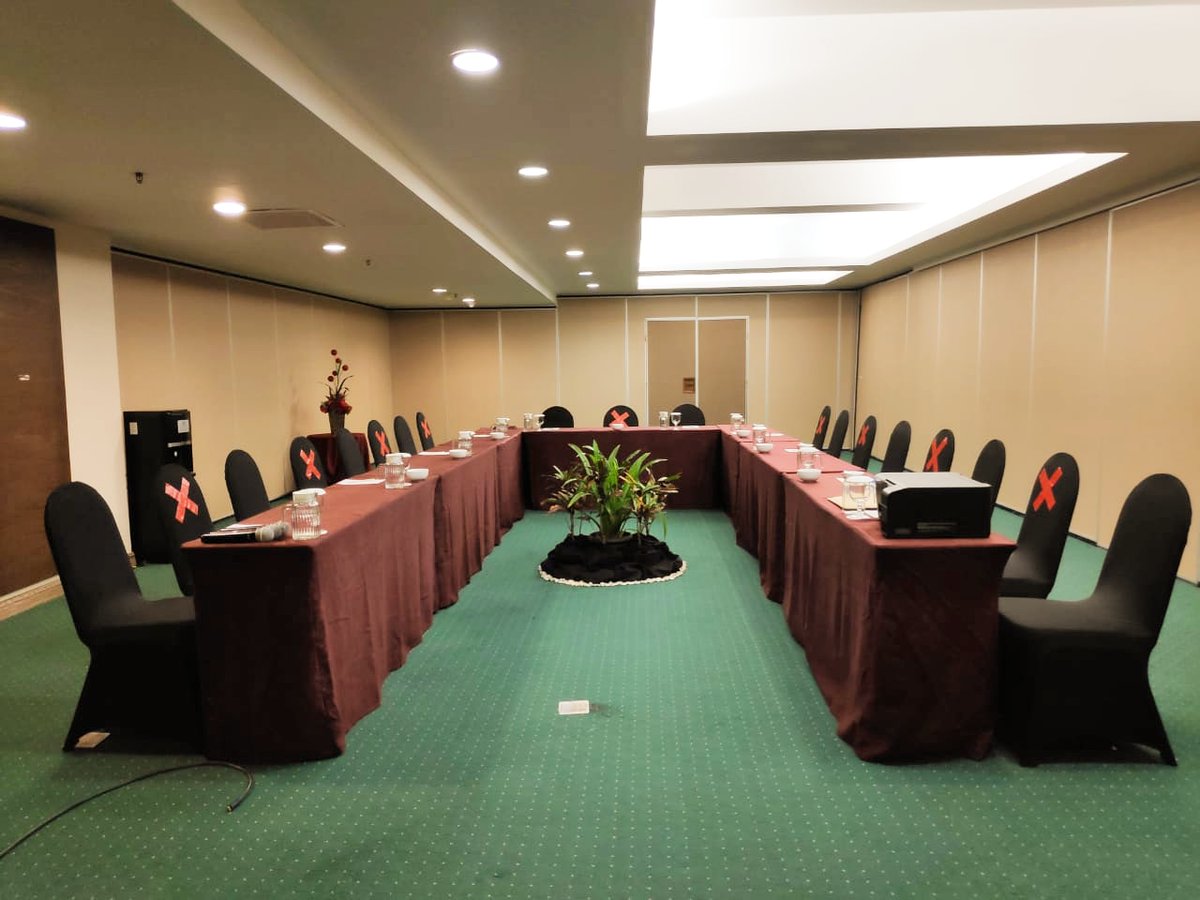 For any occasion or as per you need, Kapoposang is your perfect venue for meeting, conference or short exhibition

#meetingroom #businessleisure #exploresouthsulawesi #safetravels