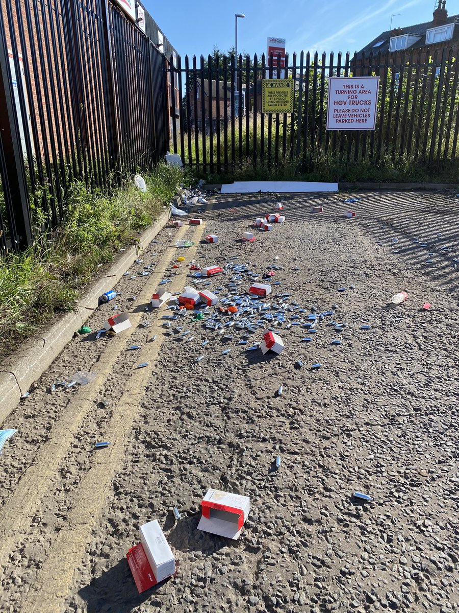 jenniferruizx's tweet image. @WestYorksPolice This area was cleaned last time this happened but it seems to be getting worse every weekend. It looks bad for our business as this is the entrance to our unit. Please can you sort this.