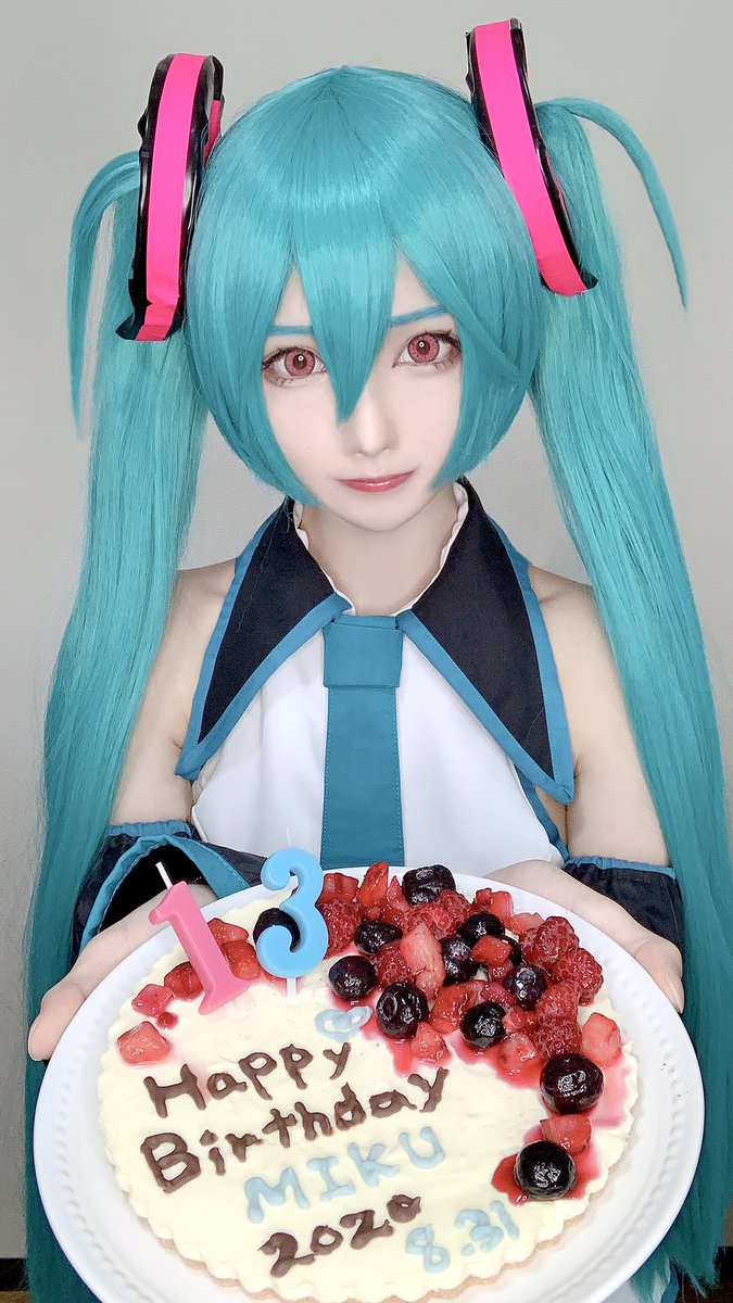 しらゆき 14日 ボカチバ 初音ミクと共に生きた13年間 本当にボカロは私の人生です 何よりも大好き これからもずっと永遠に マジカルミライテーマソング 17 砂の惑星 愛されなくても君がいる コスプレと手作りケーキでお祝い ミク お誕生日