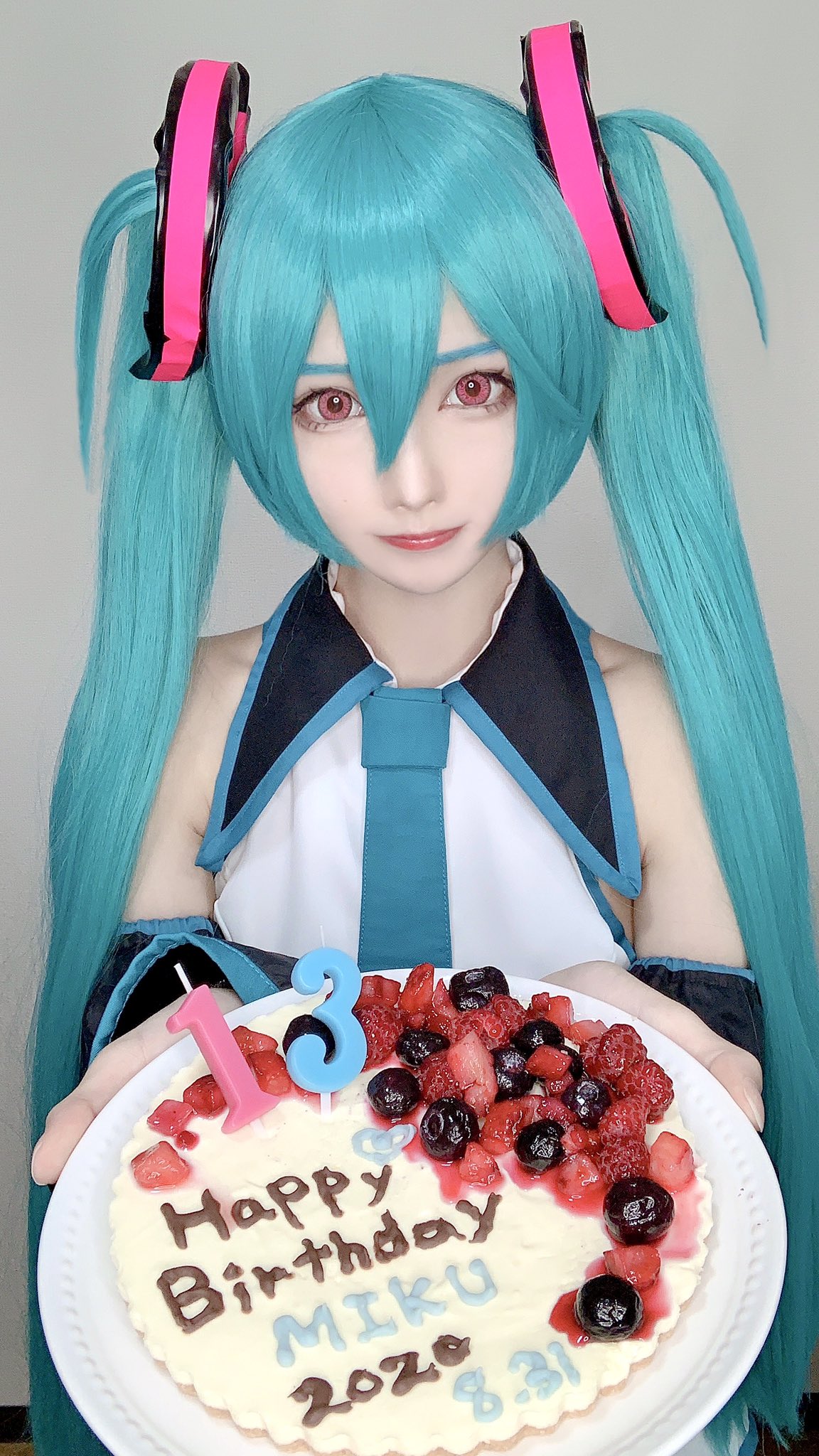 しらゆき 初音ミクと共に生きた13年間 本当にボカロは私の人生です 何よりも大好き これからもずっと永遠に マジカルミライテーマソング 17 砂の惑星 愛されなくても君がいる コスプレと手作りケーキでお祝い ミク お誕生日おめでとう