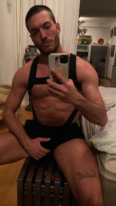 in love with this outfit https://t.co/OIW6gEE8LC
