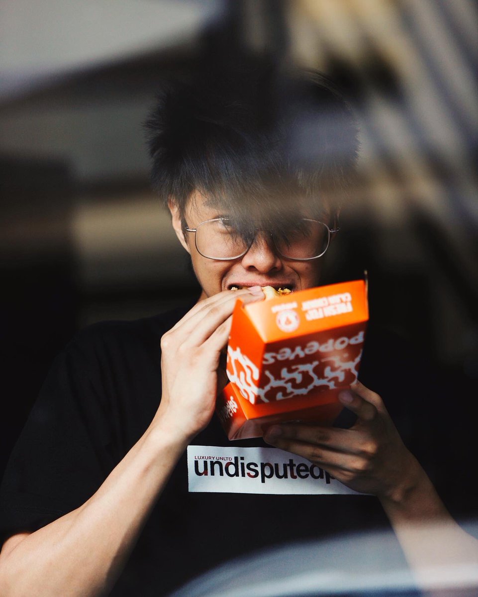 ONICPhilippines's tweet photo. SPOTTED @heyitsbasicc not sharing merienda π #dothedew
#AllForOnic #GoOnicPh #onicxbasic #basicgaming #peterbrycelozano #esports #pro #MPLPH #MLBB #player https://t.co/x15M4xwREo