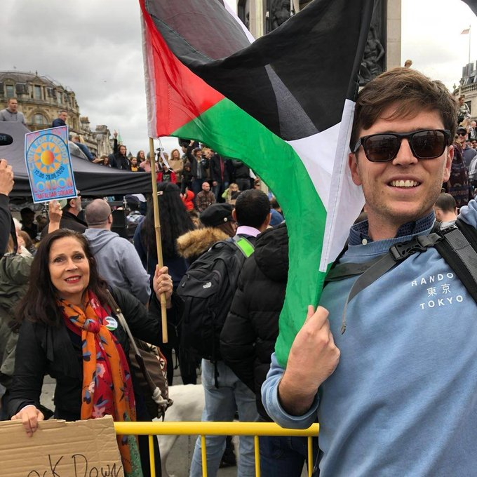 Elleanne Green is a well known antisemite and one of the key faces of the anti-Israel cause in the UK. She founded the putrid FB group Palestine Live, was a friend of Jezza and a Labour member.... Of course she was there too with the Palestinian flag..