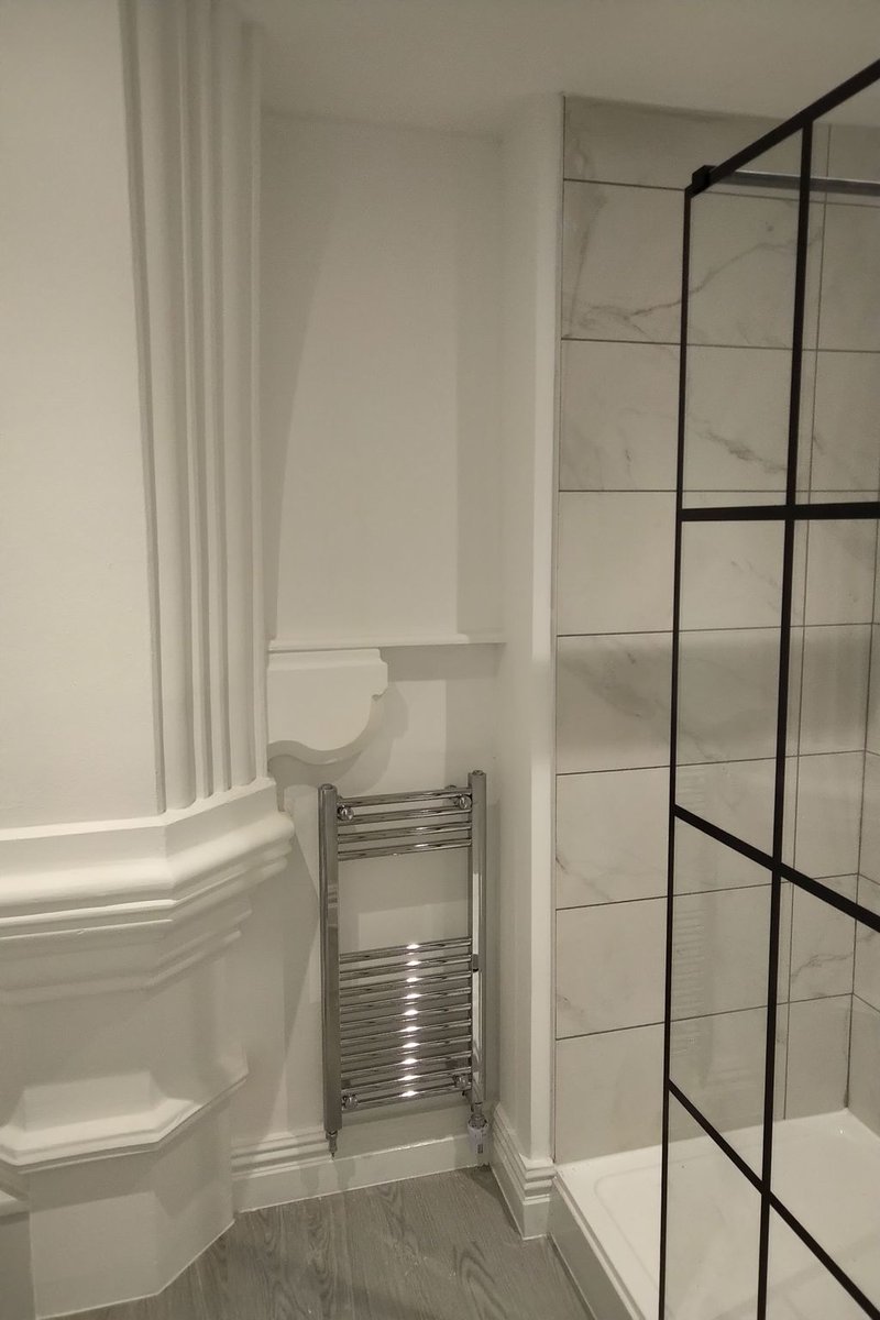 Bathroom goals.... 

We cant think of a much better example of old meets new!

Image: Latimer House, Liverpool