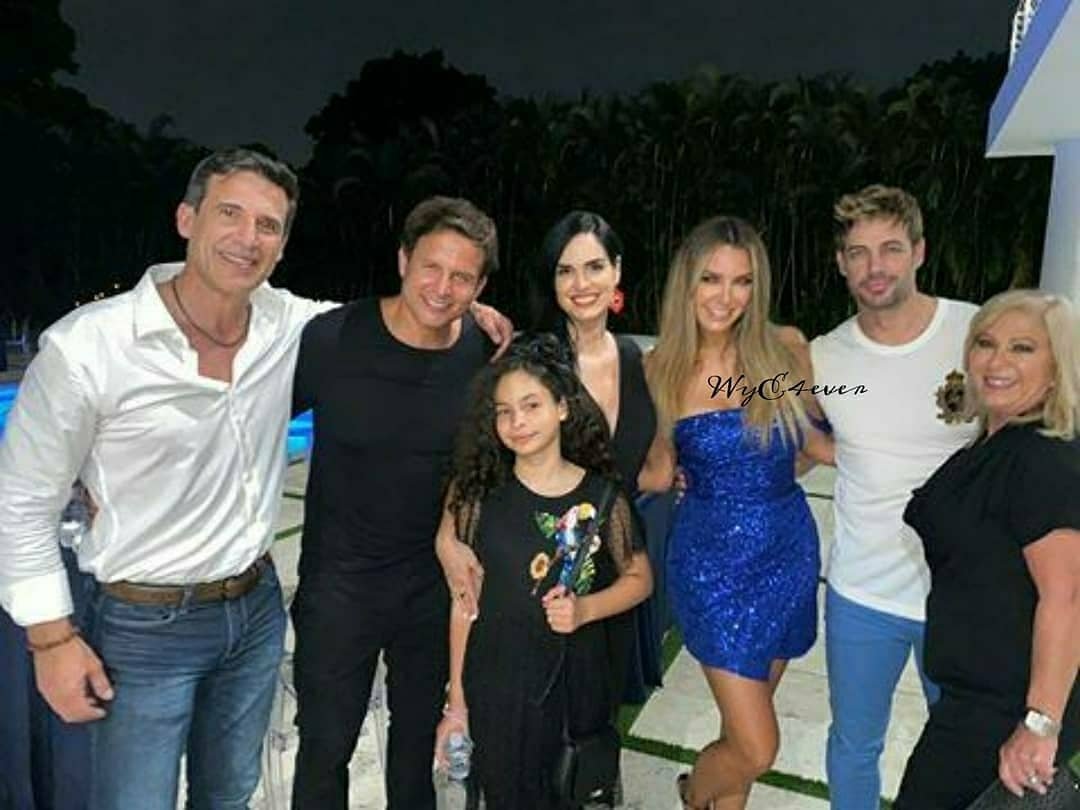 EGFANSVenezuela's tweet photo. from @WLWBiH #bday📸 #22 #Repost @wye4ever_
• • • • • •
About last Night...🎂🎉🎈🎁 #willysbday #40thbirthday #40thbdayparty #mybabies  #WilliamLevy #ElizabethGutiérrez / @willylevy29 #willevy #WilliamLevy @Elygutierrez19 #elygutierrez... 
https://t.co/H35vWZTYAx https://t.co/OTeBnhj1Au