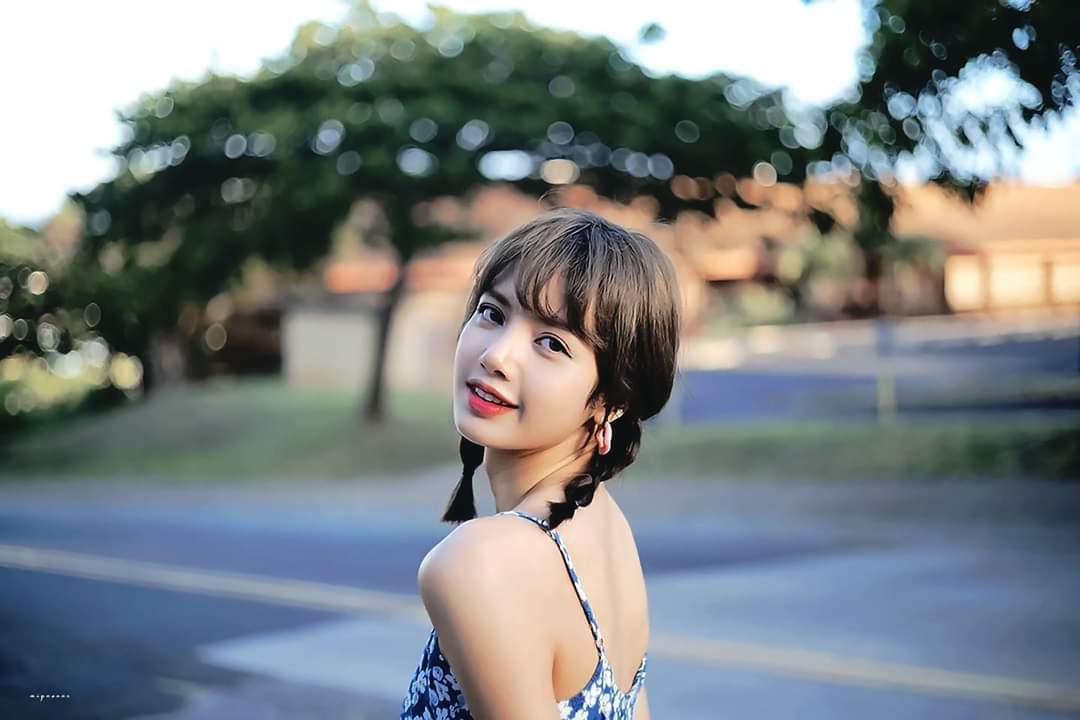 Lisa à, cậu luôn tuyệt vời nhất. Cậu xứng đáng với những điều tốt nhất. Suốt những ngày vừa qua cậu đã chịu quá nhiều uất ức rồi. Mình thực sự thấy bất lực vì ngoài những lời an ủi ra không thể làm gì hơn cho cậu được.
We miss you Lisa.
#Lisa