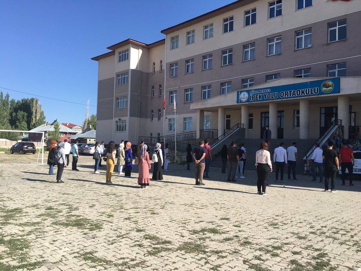 2020-2021 Eğitim Öğretim yılına öğretmenlerimizle İstiklal Marşımızı okuyarak başladık. Ardından ilk ders zilimizi çaldık.
Yeni Eğitim Öğretim Yılımızın sağlıklı ve başarılı geçmesi dileğiyle... <a href="/tcmeb/">Millî Eğitim Bakanlığı</a> <a href="/ziyaselcuk/">Ziya Selçuk</a> <a href="/agrimem/">AĞRI MEM</a> <a href="/mfaruktekinn/">Mehmet Faruk Tekin</a> <a href="/keremgungor04/">Kerem GÜNGÖR</a>