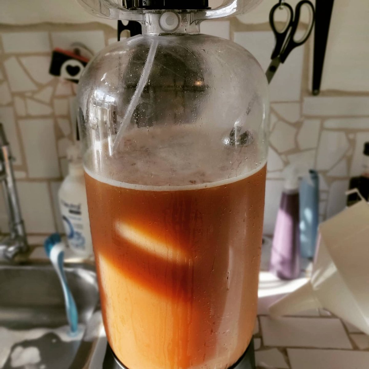 I can't get over how delicious this tasty juice was and looks, but now we gotta ferment it!

 #cider #homebrewing #sharktorbrewing