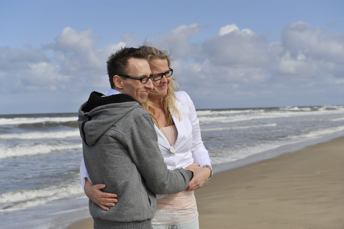 14 september komt eraan. Dat is de sterfdag van Dennis, de man van Esther. Die dag is een speciale dag van herdenken en herinneren voor haar. In het afgelopen jaar is Rob in haar leven gekomen. Hoe zal hij hiermee omgaan?

Lees Esthers blog: ikmisje.eo.nl/themas/blog/bl…