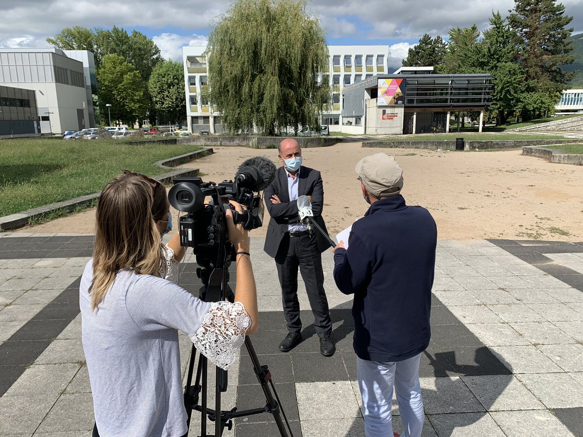 La rentrée est bien lancée avec des amphis qui respectent strictement les gestes barrières et consignes sanitaires. Merci à tous et bonne rentrée !